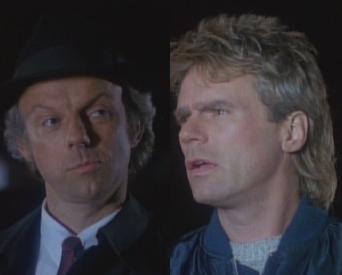 Angus MacGyver Trucs et Astuces - 6x10 Le Visiteur - Le myst�rieux marchant d�aspirateur Phil Sternwise et MacGyver.